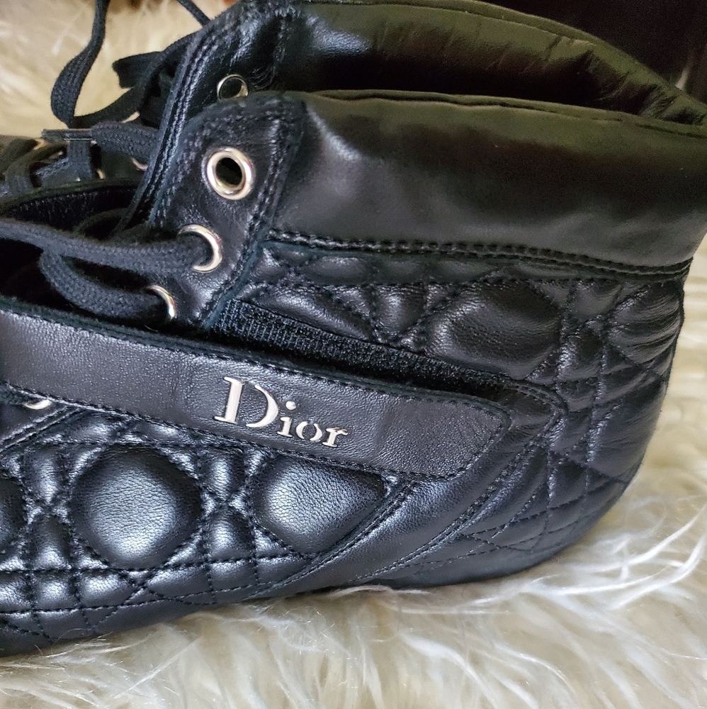Women's quilted leather sneakers